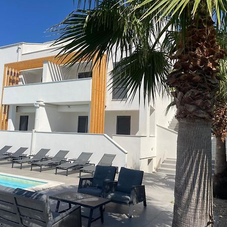 Villa Aquamarine Apartments ノヴァリャ エクステリア 写真