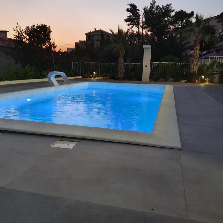 Villa Aquamarine Apartments ノヴァリャ エクステリア 写真