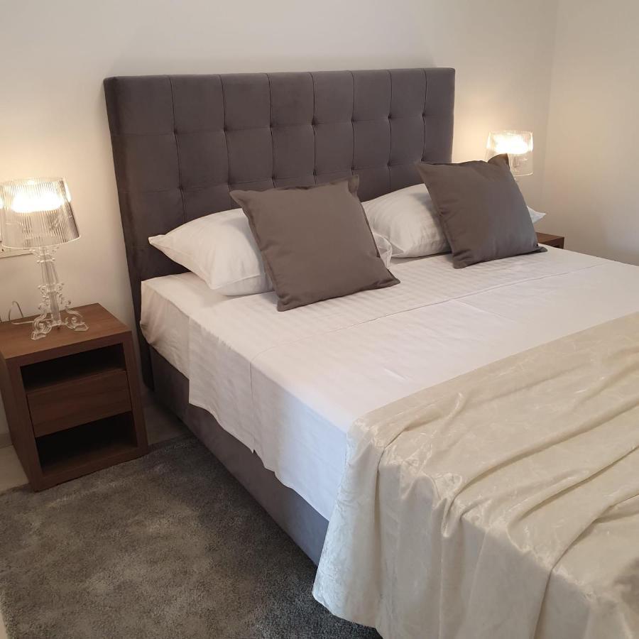 Villa Aquamarine Apartments ノヴァリャ エクステリア 写真