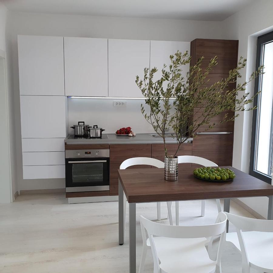 Villa Aquamarine Apartments ノヴァリャ エクステリア 写真