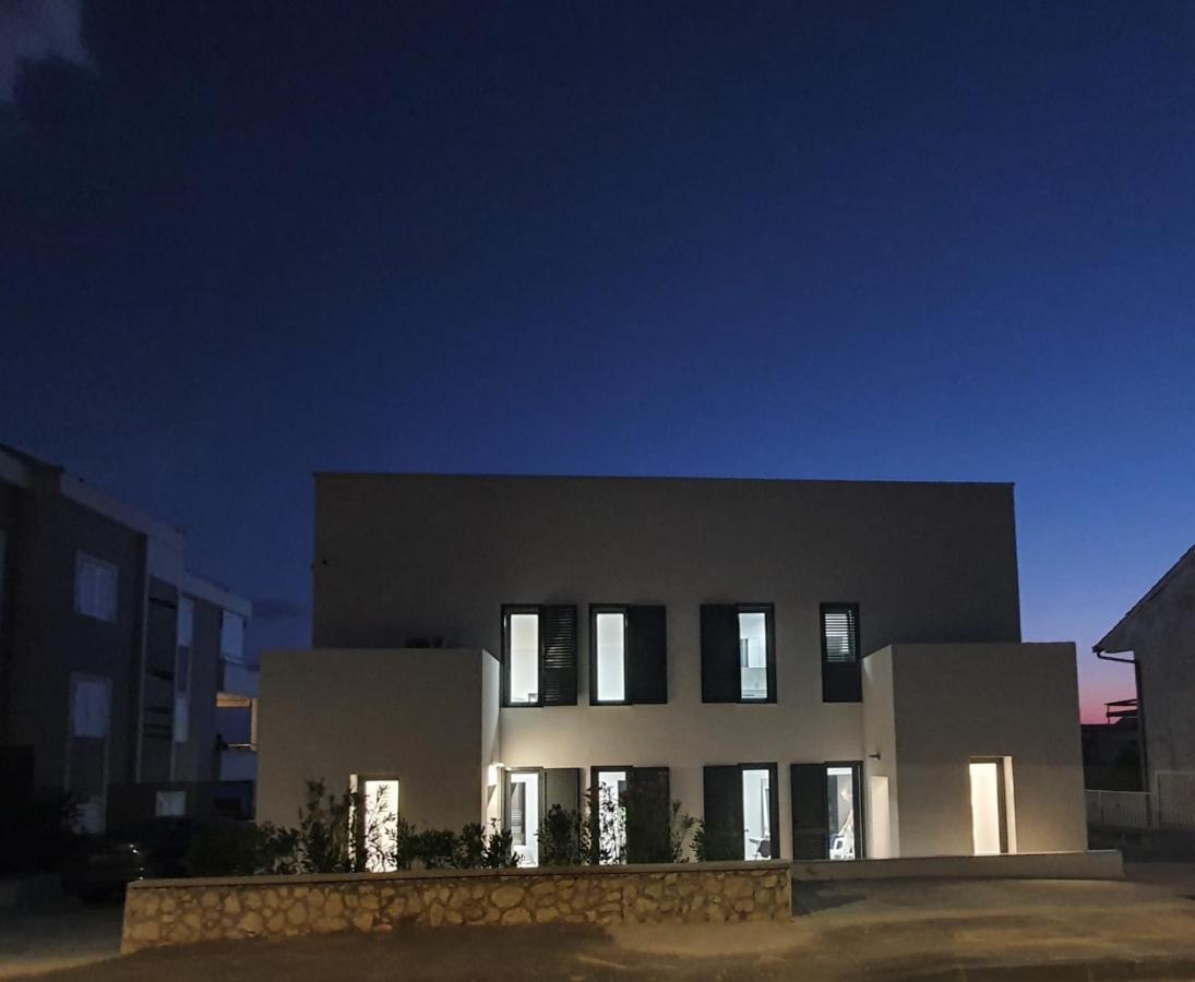 Villa Aquamarine Apartments ノヴァリャ エクステリア 写真