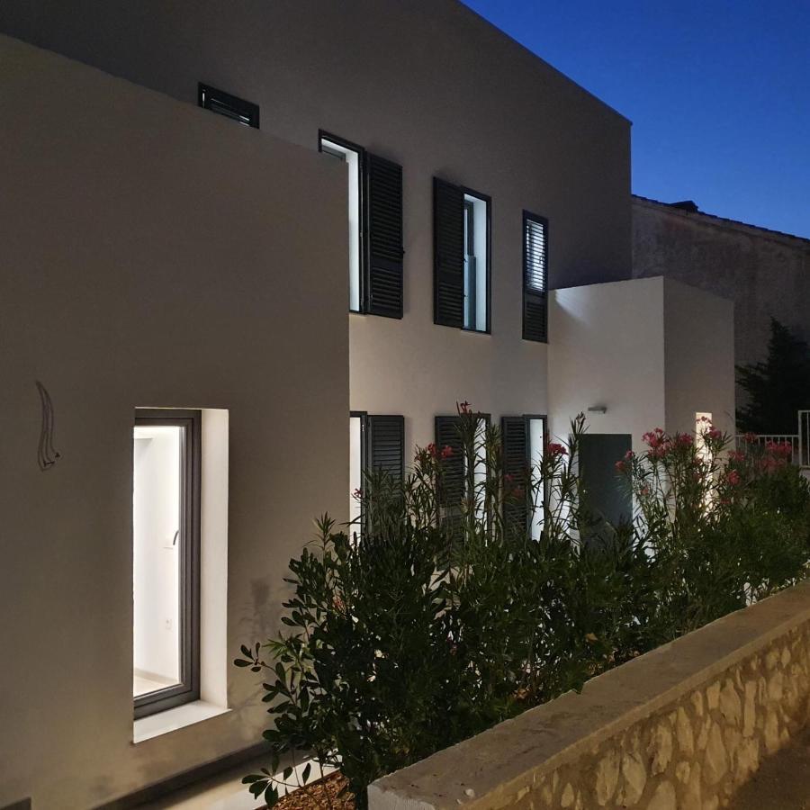 Villa Aquamarine Apartments ノヴァリャ エクステリア 写真