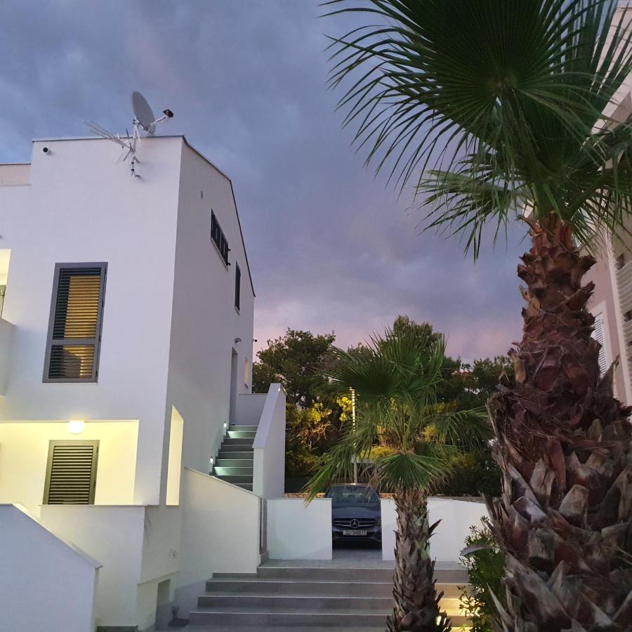 Villa Aquamarine Apartments ノヴァリャ エクステリア 写真