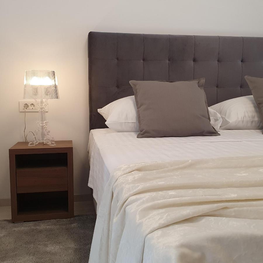 Villa Aquamarine Apartments ノヴァリャ エクステリア 写真