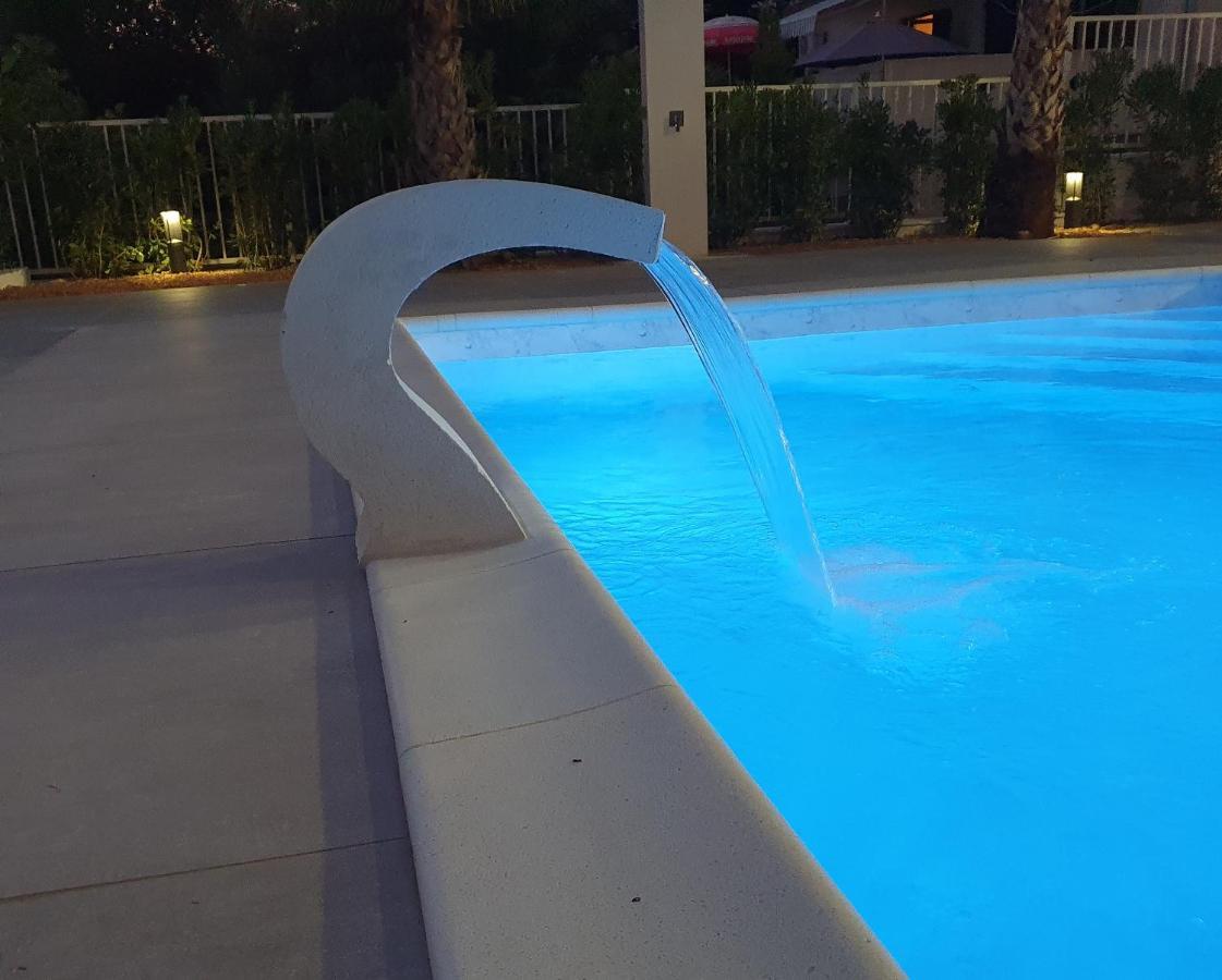 Villa Aquamarine Apartments ノヴァリャ エクステリア 写真