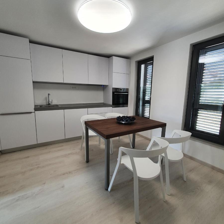 Villa Aquamarine Apartments ノヴァリャ エクステリア 写真