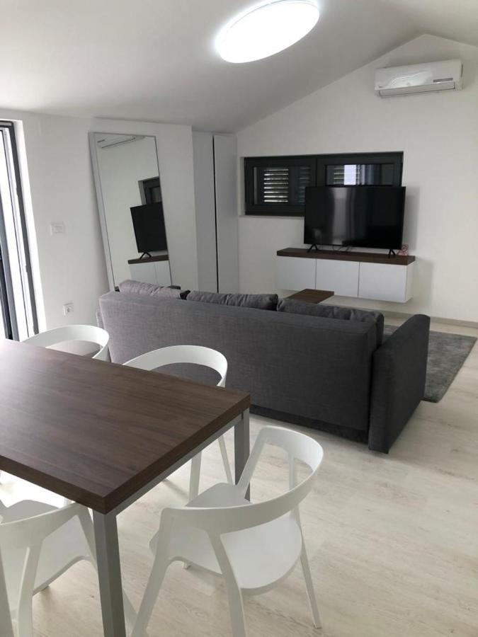 Villa Aquamarine Apartments ノヴァリャ エクステリア 写真