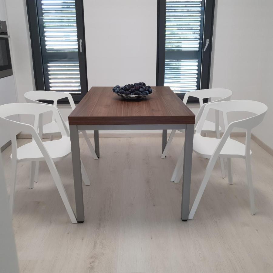 Villa Aquamarine Apartments ノヴァリャ エクステリア 写真