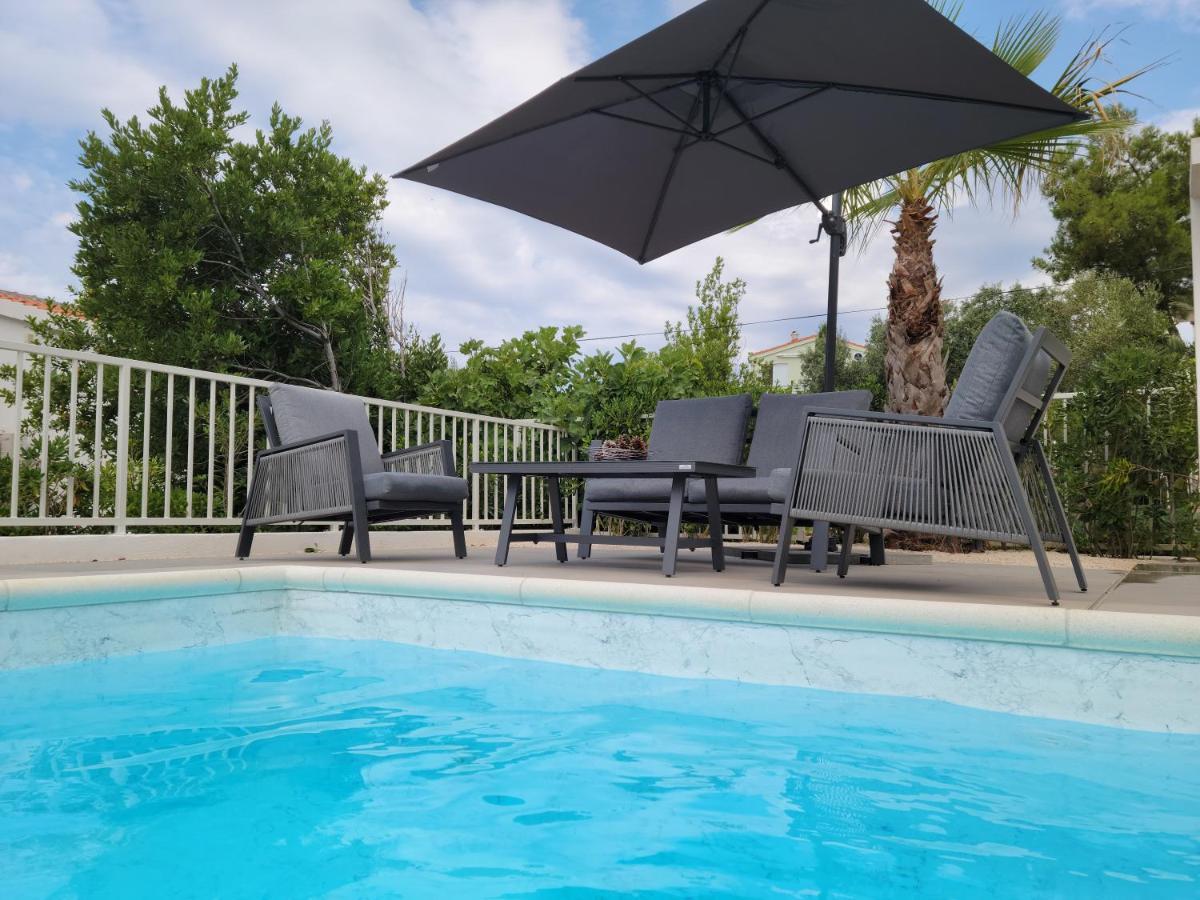 Villa Aquamarine Apartments ノヴァリャ エクステリア 写真