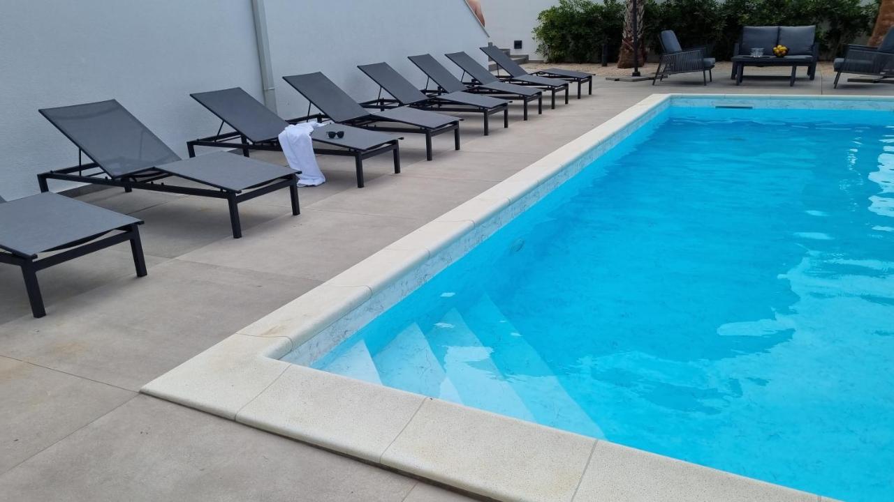 Villa Aquamarine Apartments ノヴァリャ エクステリア 写真