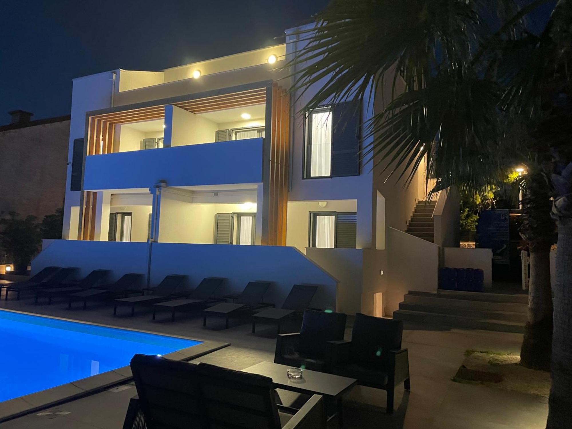 Villa Aquamarine Apartments ノヴァリャ エクステリア 写真
