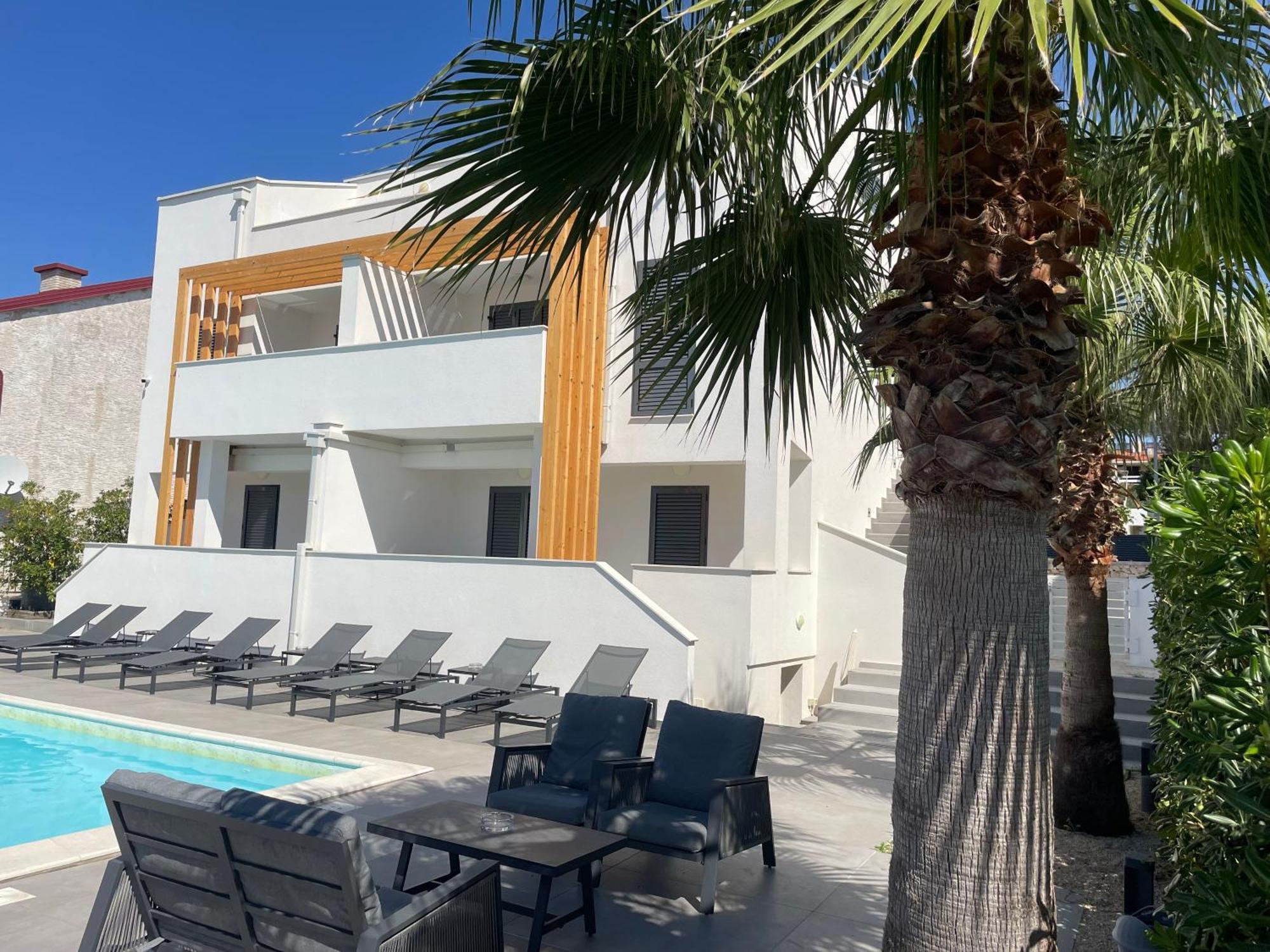 Villa Aquamarine Apartments ノヴァリャ エクステリア 写真