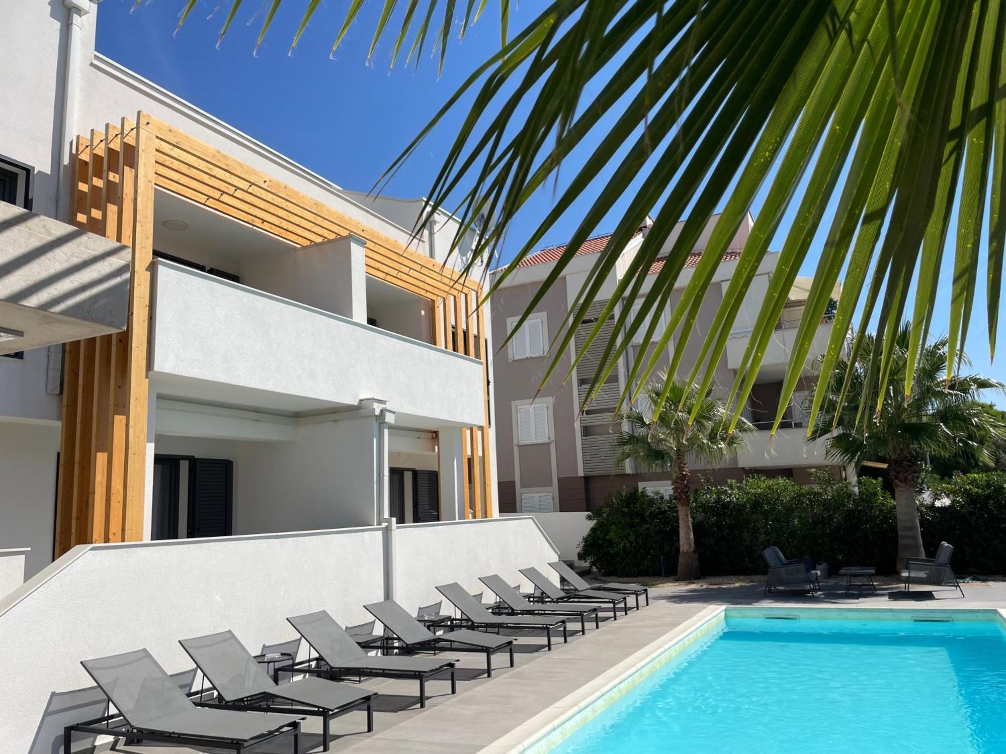 Villa Aquamarine Apartments ノヴァリャ エクステリア 写真
