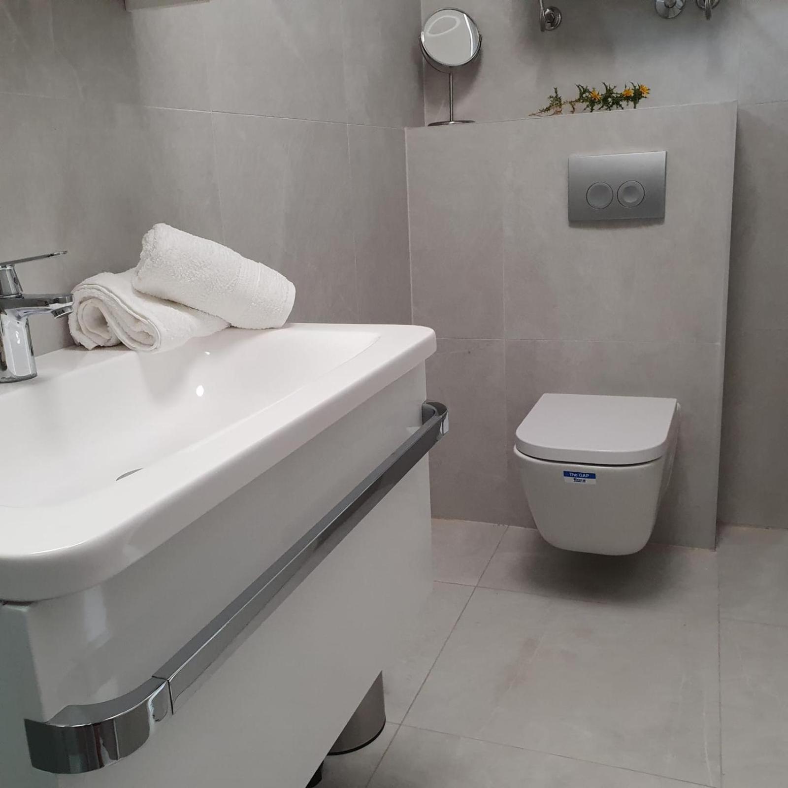 Villa Aquamarine Apartments ノヴァリャ エクステリア 写真